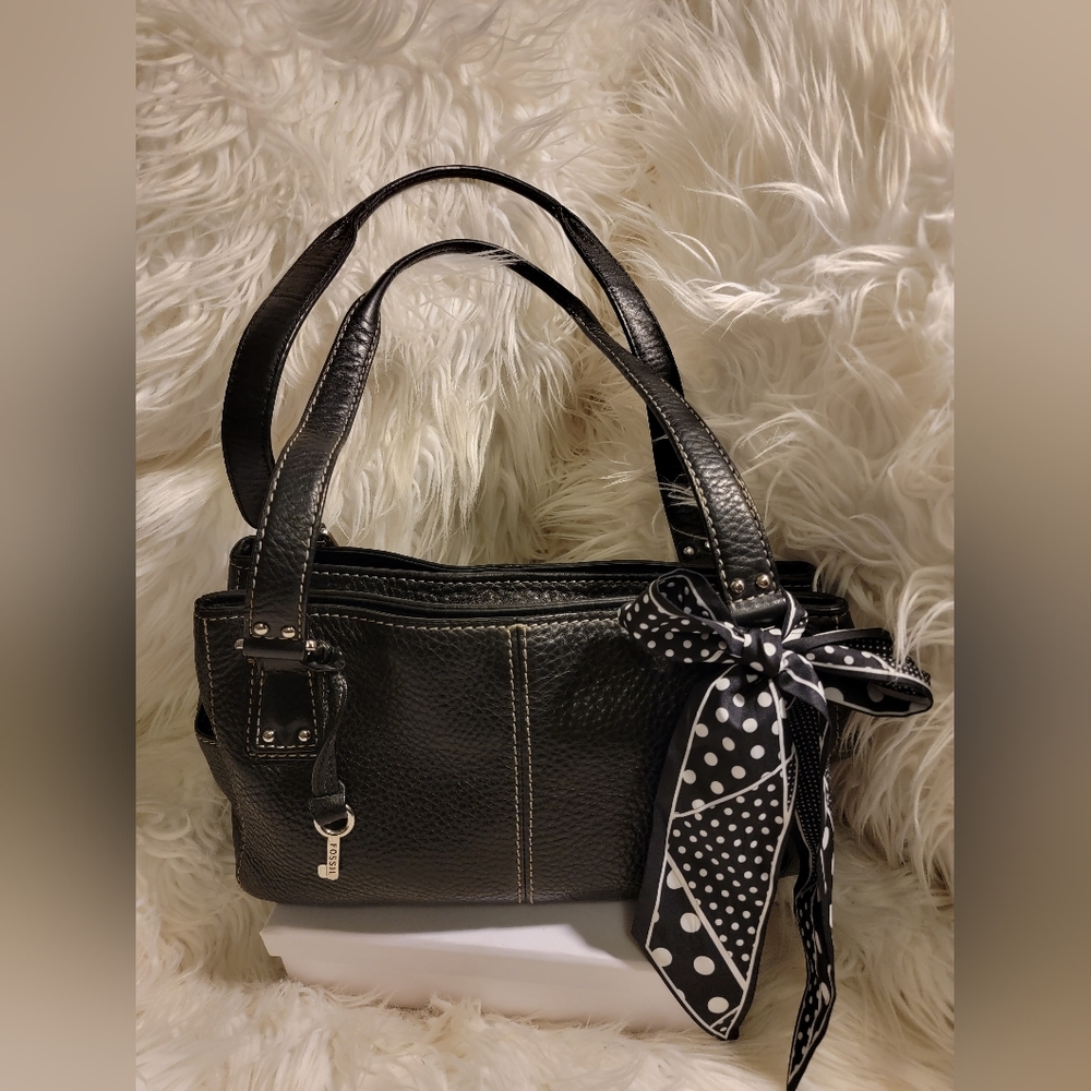 EUC- Fossil pebbled leather black multi-pocket secure travel bag